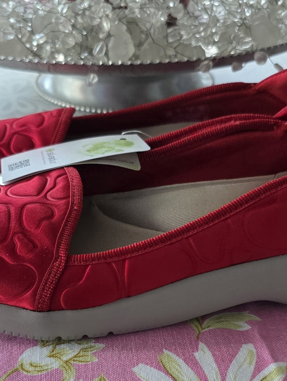 BZEEZ Women’s Red Slip-On Heart-Pattern Casual Shoes - Picture 3 of 10